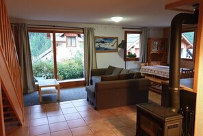Televisie en een open haard
