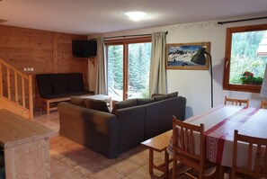 Télévision, cheminée