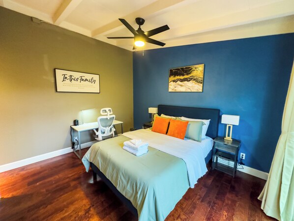 A bedroom with a bed, desk, chair, and a ceiling fan. - 2139 3B ACHome /Parking/WIFI fully Fenced Yard /Jacuzzi/EV charger (San Mateo)