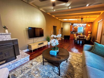 2139 3B ACHome /Parking/WIFI fully Fenced Yard /Jacuzzi