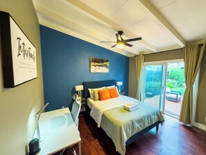 3 slaapkamers, een strijkplank/strijkijzer, wifi, beddengoed