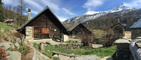 المنشأة من الخارج