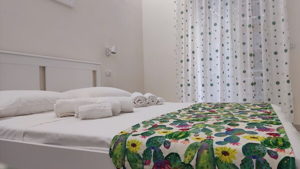 3 chambres, fer et planche à repasser, Wi-Fi, draps fournis