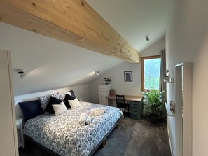 3 chambres, fer et planche à repasser, Wi-Fi, draps fournis