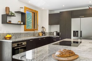 Micro-ondes, four, plaque de cuisson, lave-vaisselle