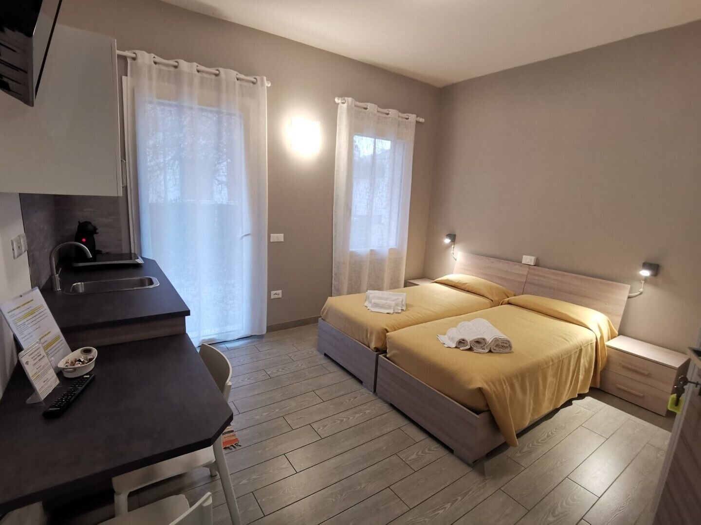 Basic Twin Room | Iron/ironing board, free WiFi