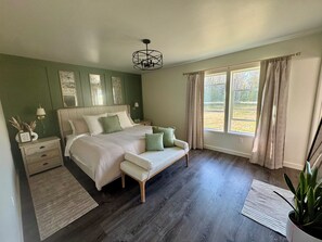 3 bedrooms, desk, iron/ironing board, travel crib