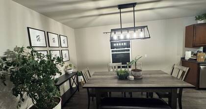 3-bedroom house with walking distance to Kenai River, family friendly.