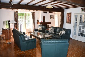 Living area - Chez Mary | Charming Rural Farmhouse near Carcassonne (Escueillens-et-Saint-Just-de-Bélengard)