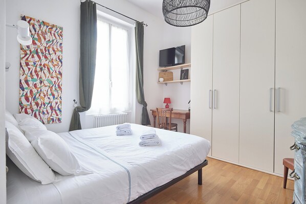 Apartment (1 Bedroom) | 1 bedroom, laptop workspace, iron/ironing board, bed sheets