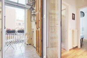 Apartment (1 Bedroom) | Balcony