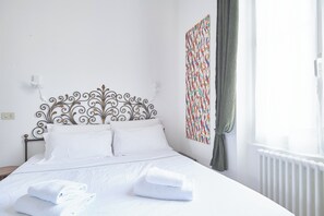 Apartment (1 Bedroom) | 1 bedroom, laptop workspace, iron/ironing board, bed sheets