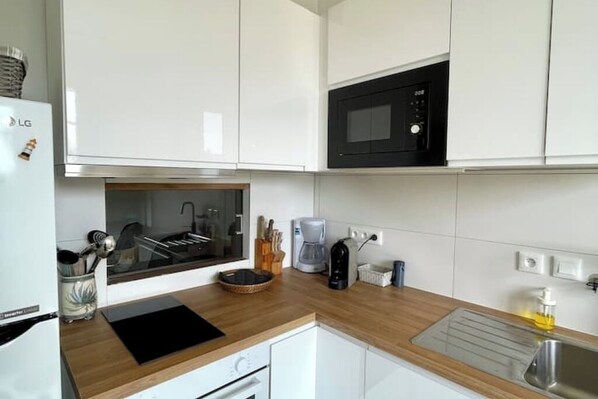 Microwave, oven, stovetop, dishwasher - Apartment le lequin (Hyères)