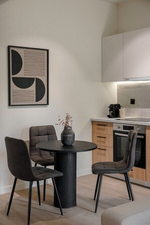 Apartment, 1 Bedroom, Balcony, City View | Living area