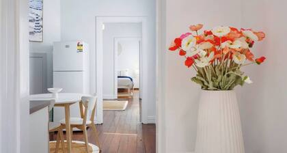 This cozy VILLA is just a short walk to South Beach and the vibrant South Fremantle hub,