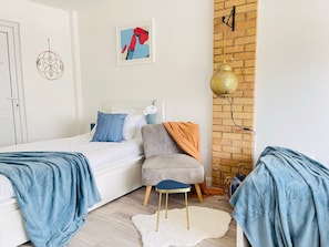 3 bedrooms, iron/ironing board, WiFi, bed sheets