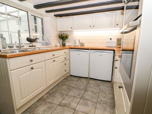 Cookware/dishes/utensils