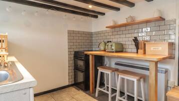 Cookware/dishes/utensils