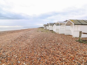 Beach nearby - 3 Seaview Cottages (Pevensey)