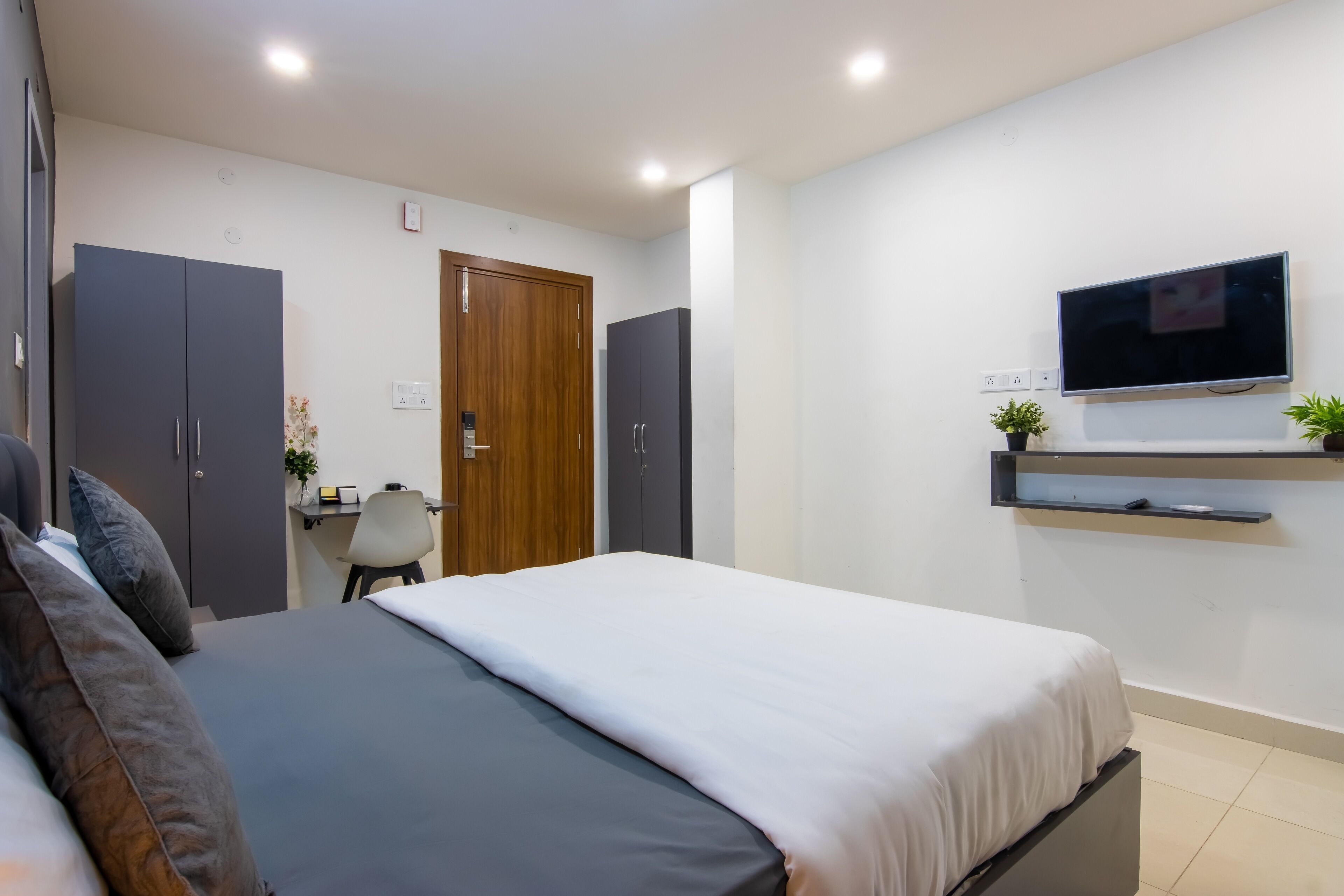 Studio, City View | In-room safe, desk, laptop workspace, blackout curtains