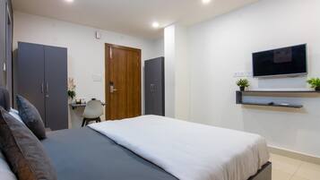Studio, City View | In-room safe, desk, laptop workspace, blackout curtains
