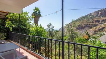 Camera Basic, balcone, vista montagna | Wi-Fi gratuito