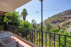 Rom – basic, balkong, fjellutsikt | Wi-fi (inkludert)