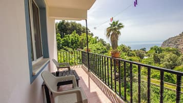 Camera doppia, balcone, vista mare | Wi-Fi gratuito