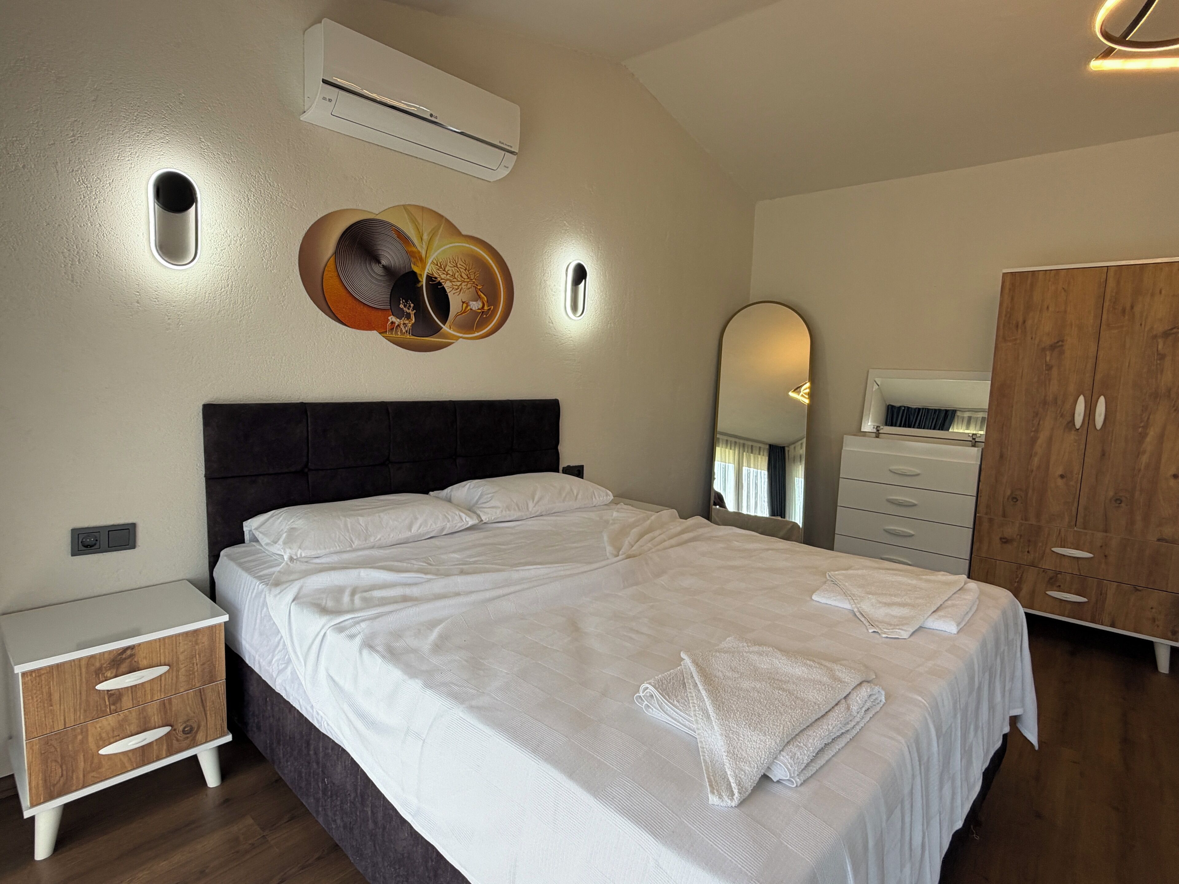 WiFi (free), bed sheets