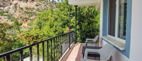 Basic Room, Balcony, Partial Sea View | 1 bedroom, free WiFi