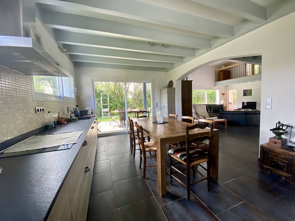 Dining - Bidart: Large 4-bedroom house near beaches, sleeps 8, peaceful (Bidart)