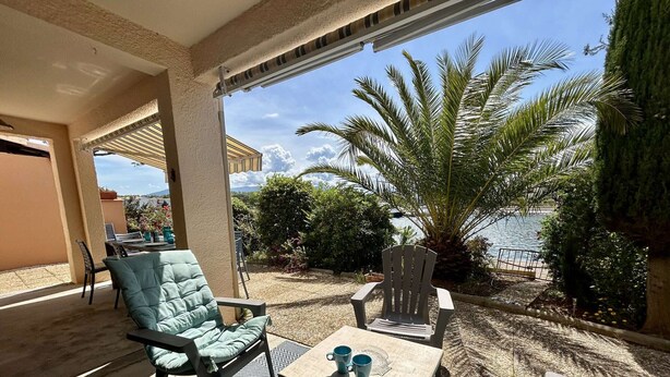 An outdoor patio with a table, chairs, and a view of the sea. - 3-bedroom apartment with terrace in Saint-Cyprien (Saint-Cyprien)