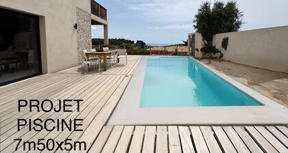 Quiet villa with sea view, ideally located between Cannes and Juan-les-Pins