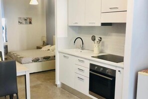 1 habitación, wifi y ropa de cama