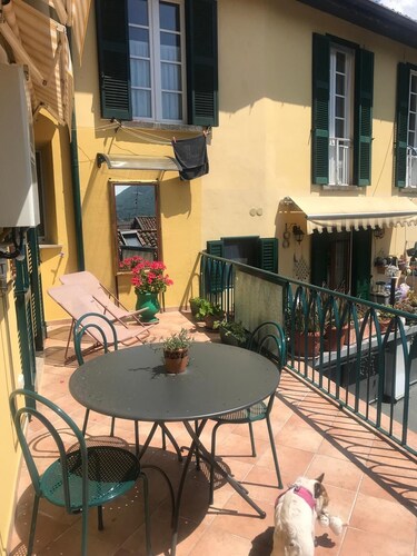 Vacation House Gerenzone Quiet apartment with large, well-exposed terrace.