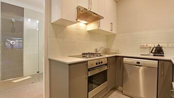 Luxury Apartment, Sea View | 2 bedrooms, iron/ironing board, free WiFi
