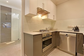 Luxury Apartment, Sea View | 2 bedrooms, iron/ironing board, free WiFi