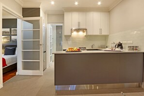 Apartamento superluxo, vista para o mar | 2 quartos, ferros/tábuas de passar roupa, Wi-Fi de cortesia