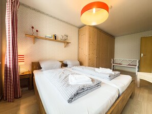 2 sovrum, skrivbord, gratis wi-fi och sängkläder