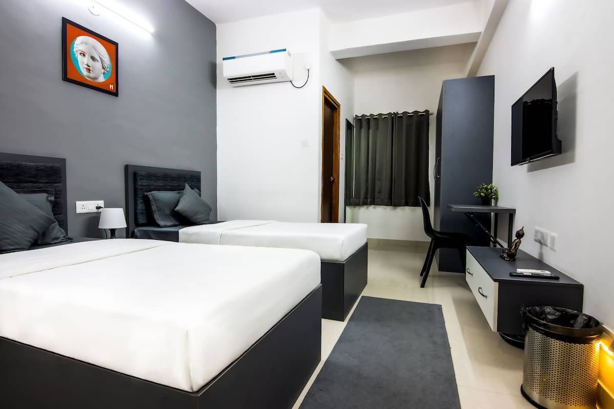 Studio, City View | In-room safe, desk, laptop workspace, blackout curtains