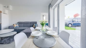 Apartment (1F) | Living area | Flat-screen TV