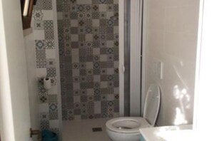 Shower, bidet, towels, toilet paper - Lu Caleddhu (Specchia)