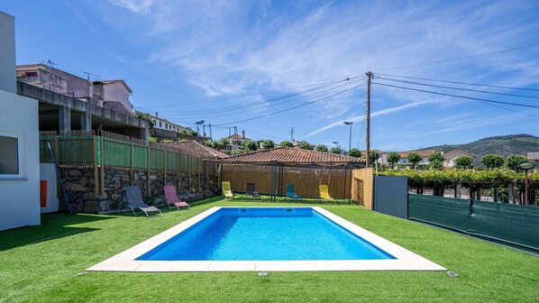 Appartement, 3 chambres, balcon, vue jardin | Piscine | Piscine extérieure