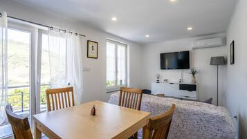 Apartment, 3 Bedrooms, Balcony, Garden View | Room amenity