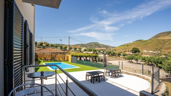 Outdoor pool - Bdouro Accommodation (Armamar)
