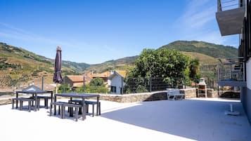 Apartment, 3 Bedrooms, Balcony, Garden View | Outdoor dining