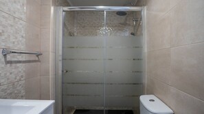 Apartment, 3 Bedrooms, Balcony, Garden View | Bathroom - Bdouro Accommodation (Armamar)