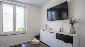 Apartment, 3 Bedrooms, Balcony, Garden View | Kemudahan bilik