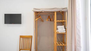 Apartment, 3 Bedrooms, Balcony, Garden View | Room amenity