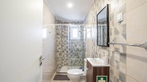 Apartment, 3 Schlafzimmer, Balkon, Gartenblick | Badezimmer